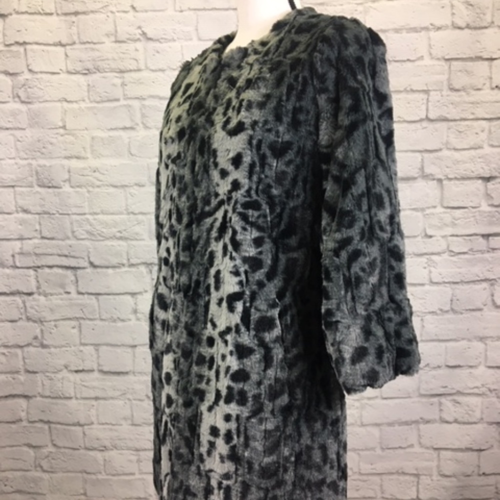 Coat Sale! 💫Faux Fur Collarless 3/4 Sleeve Coat - Picture 7 of 8